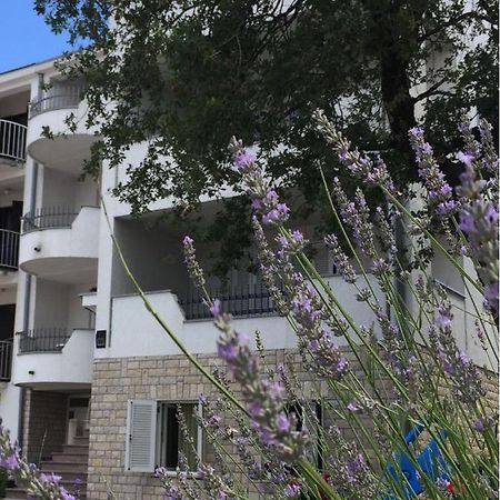 Apartmani Ana 马林斯卡 外观 照片