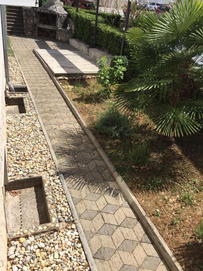 Apartmani Ana 马林斯卡 外观 照片