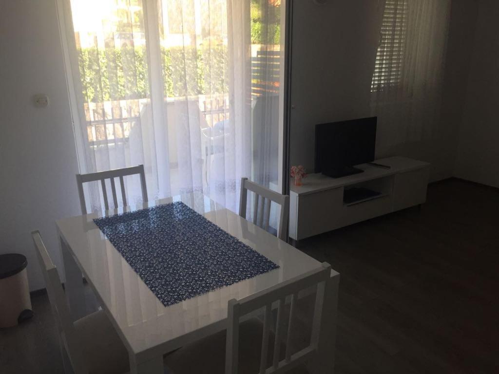 Apartmani Ana 马林斯卡 外观 照片