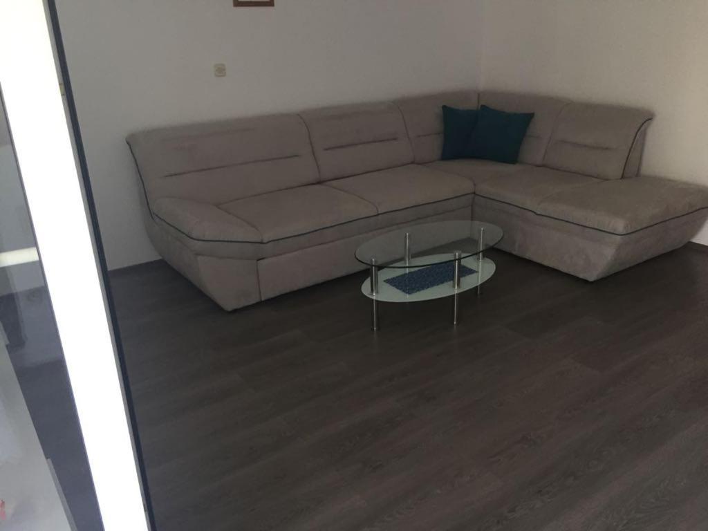 Apartmani Ana 马林斯卡 外观 照片