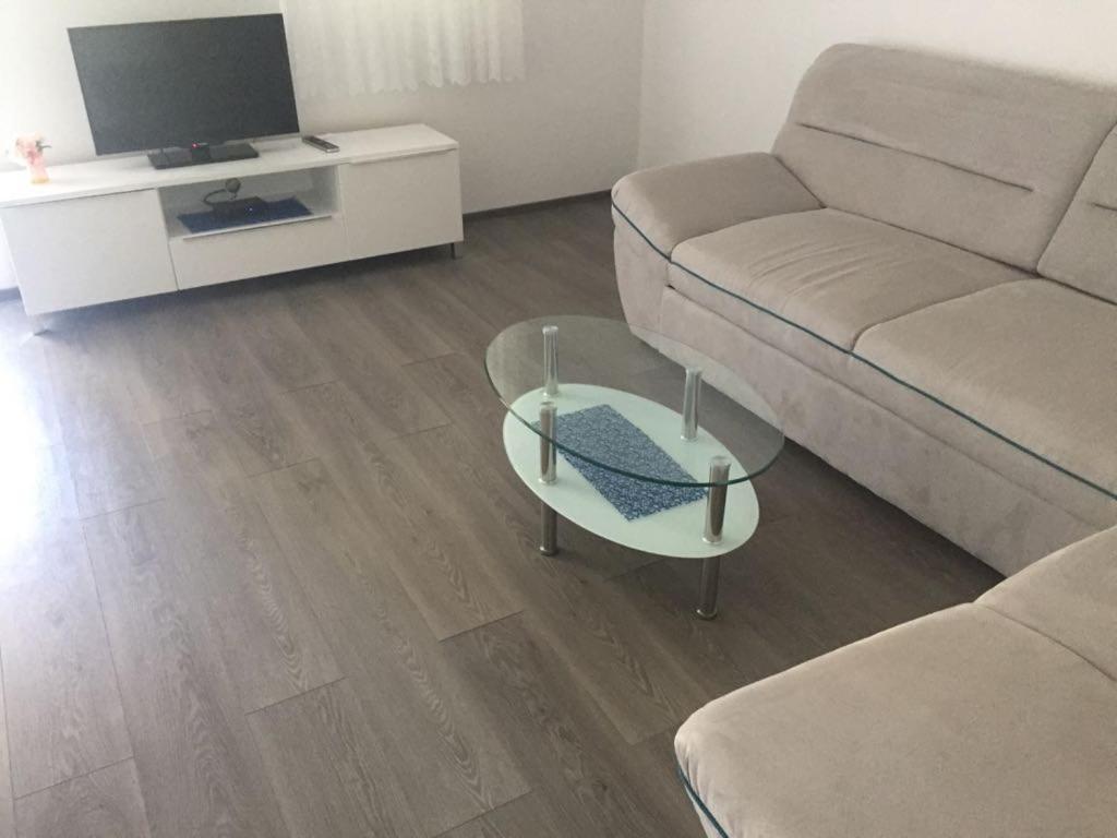Apartmani Ana 马林斯卡 外观 照片