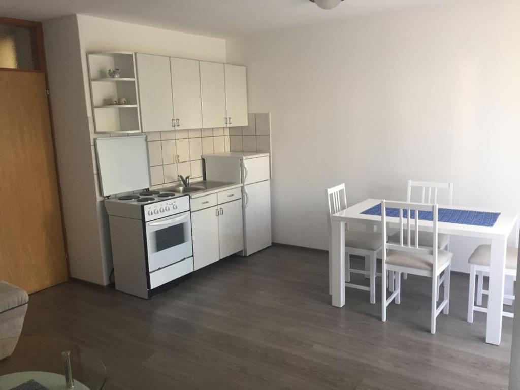 Apartmani Ana 马林斯卡 外观 照片