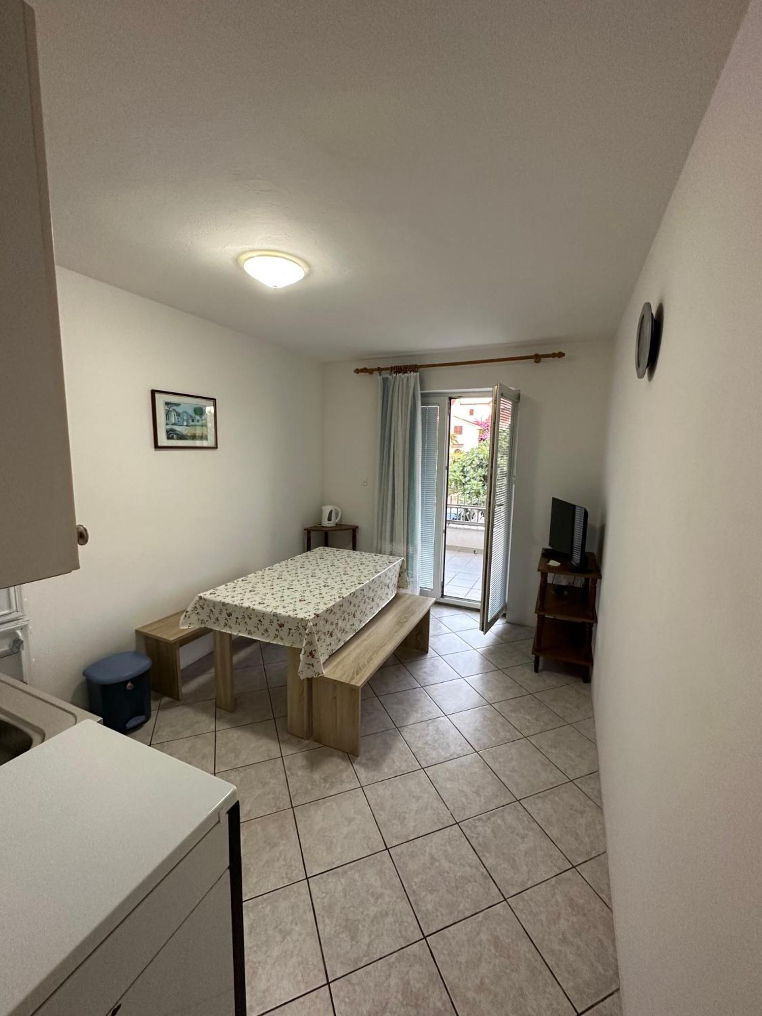 Apartmani Ana 马林斯卡 外观 照片