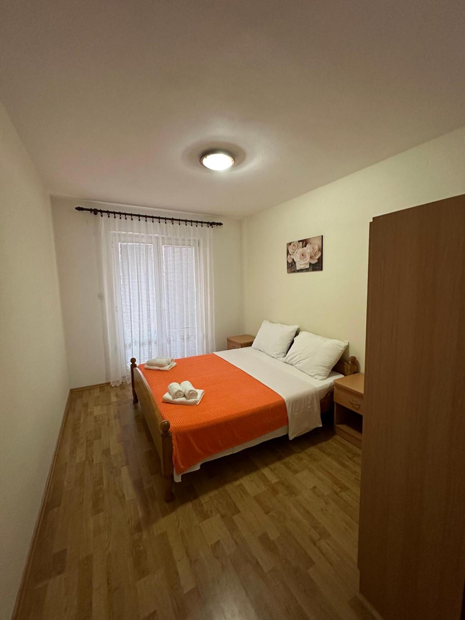 Apartmani Ana 马林斯卡 外观 照片