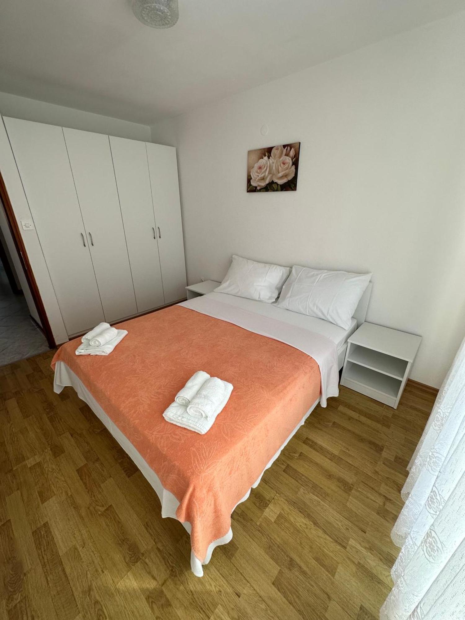 Apartmani Ana 马林斯卡 外观 照片